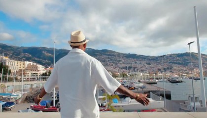 世界杯比赛直播地址-挺带感！莱奥父亲为C罗创作歌曲庆生，歌名《CR7，独一无二》